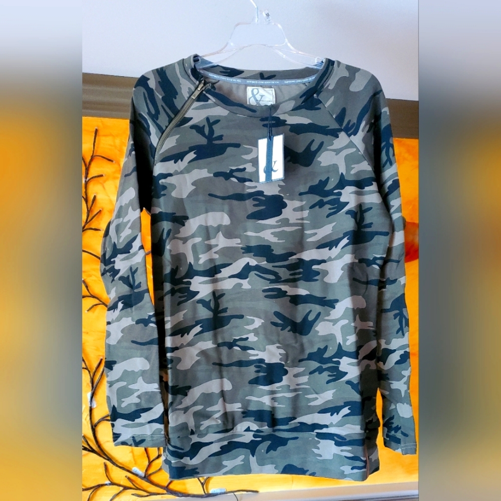 Ampersand Avenue SideZip Pullover Point of View Camouflage size medium
